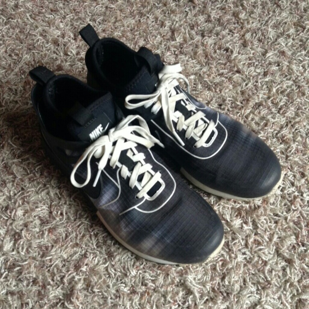 Nike Tennis Shoes